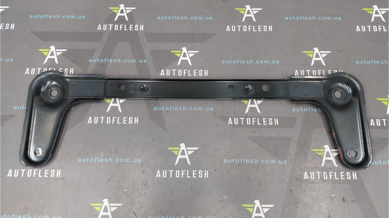 Кронштейн підрамника/балка передня поперечна 8200537419 Renault Captur Clio 3 4 Modus Zoe бу